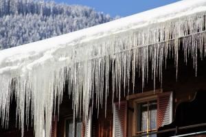 icicles hanging off roof